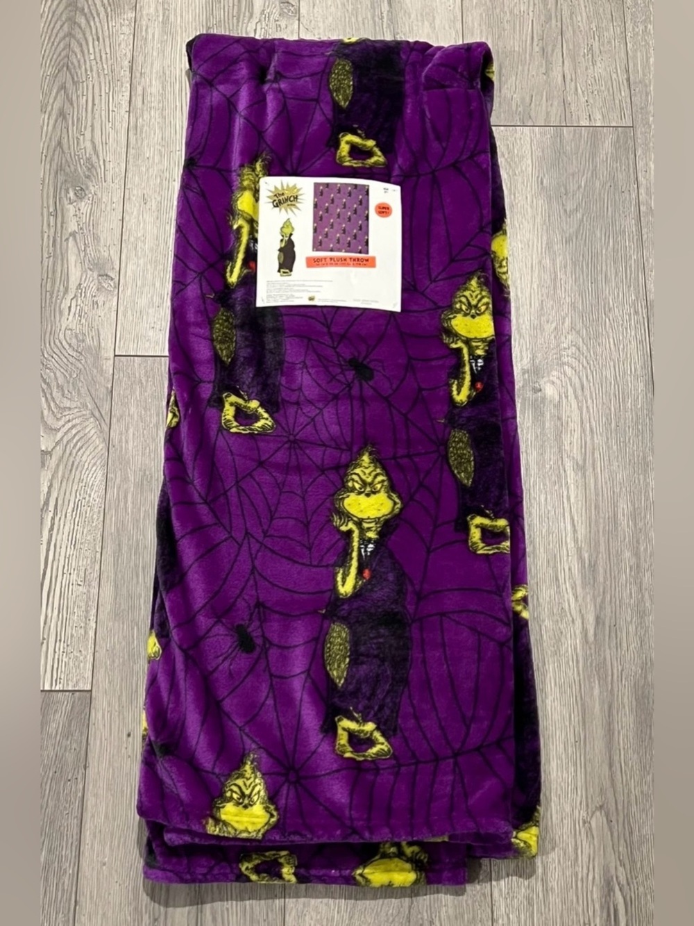 Dr Seuss The GRINCH Purple Vampire Dracula Halloween Plush Throw Blanket 50 x 70